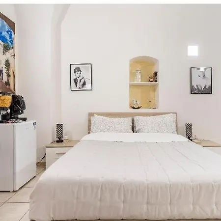 Bed & Breakfast Martini 11