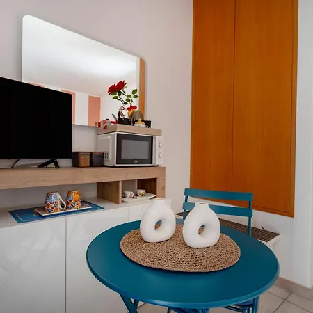 Bed & Breakfast Martini 11