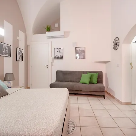 Martini 11 Bed & Breakfast 4*